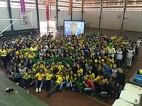 Alunos assistem jogo do Brasil na própria escola